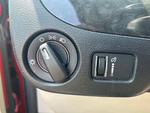 Used 2013 Dodge Grand Caravan SXT FWD image 9