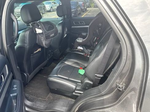 Used 2016 Ford Explorer XLT w/ Equipment Group 202A AWD/4WD image 10