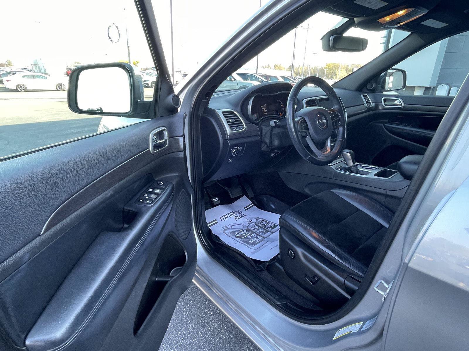 Used 2018 Jeep Grand Cherokee Altitude AWD/4WD image 14