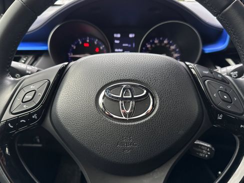 Certified 2020 Toyota C-HR XLE image 29