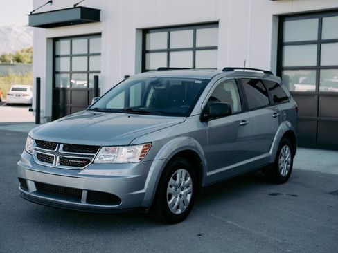 Used 2019 Dodge Journey SE image 3