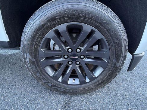 Certified 2020 GMC Canyon SLE w/ Elevation Edition image 9