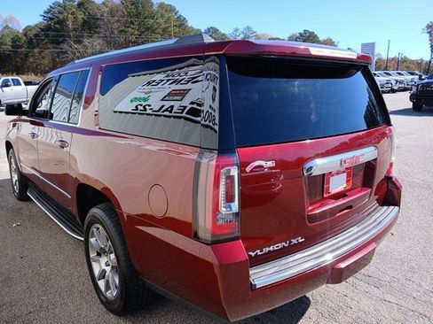 Used 2020 GMC Yukon XL Denali image 6