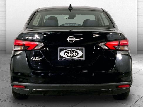 Used 2025 Nissan Versa SV FWD image 3