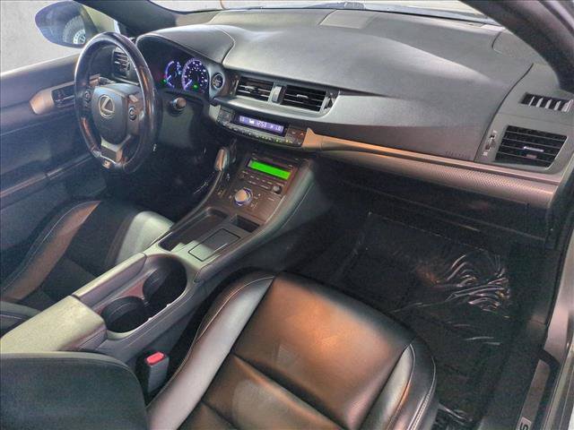 Used 2017 Lexus CT 200h FWD image 22