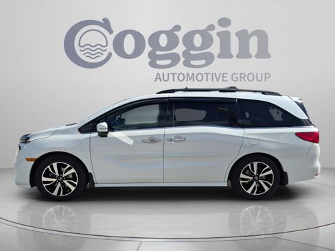 Used 2018 Honda Odyssey Elite image 2