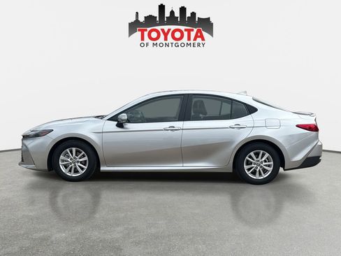 Used 2025 Toyota Camry LE w/ Convenience Package image 6
