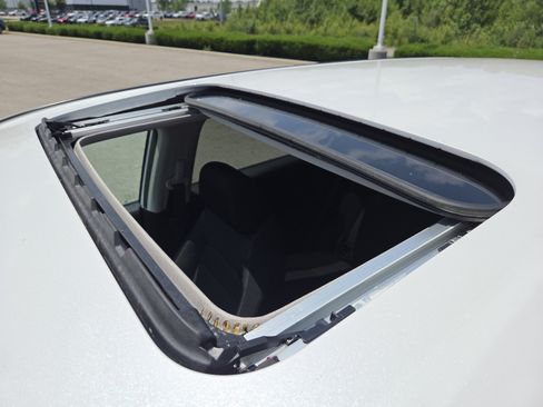 Used 2025 Honda CR-V EX image 3