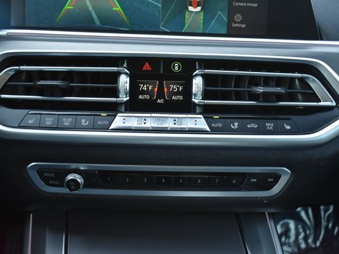 Used 2019 BMW X5 xDrive50i w/ Parking Assistance Package image 22