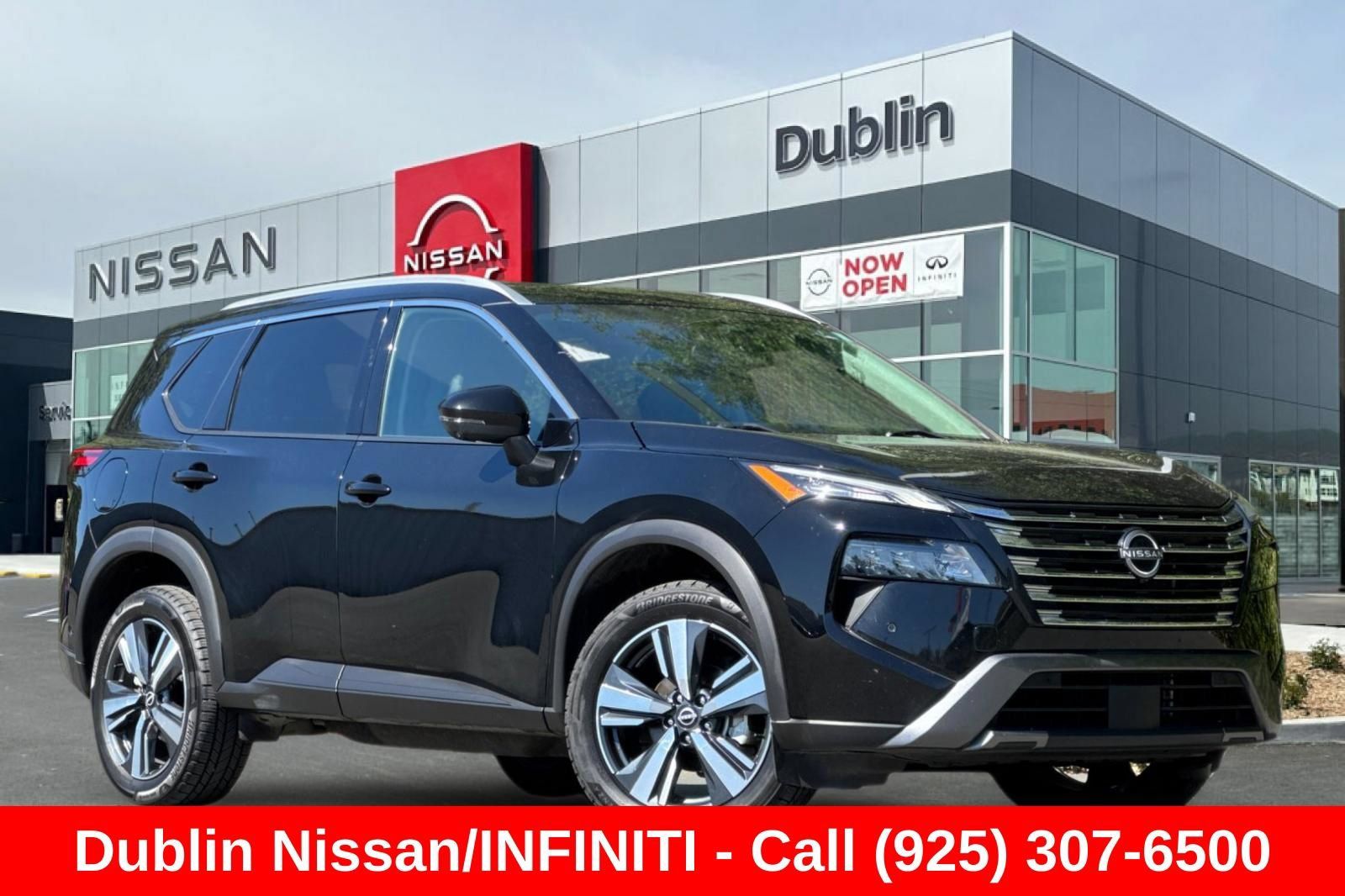 Used 2024 Nissan Rogue SL AWD/4WD image 2