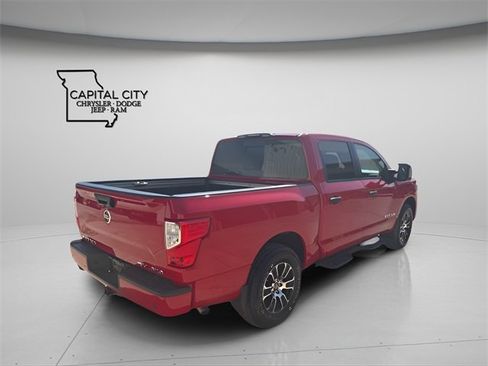 Used 2022 Nissan Titan SV w/ SV Convenience Package image 5
