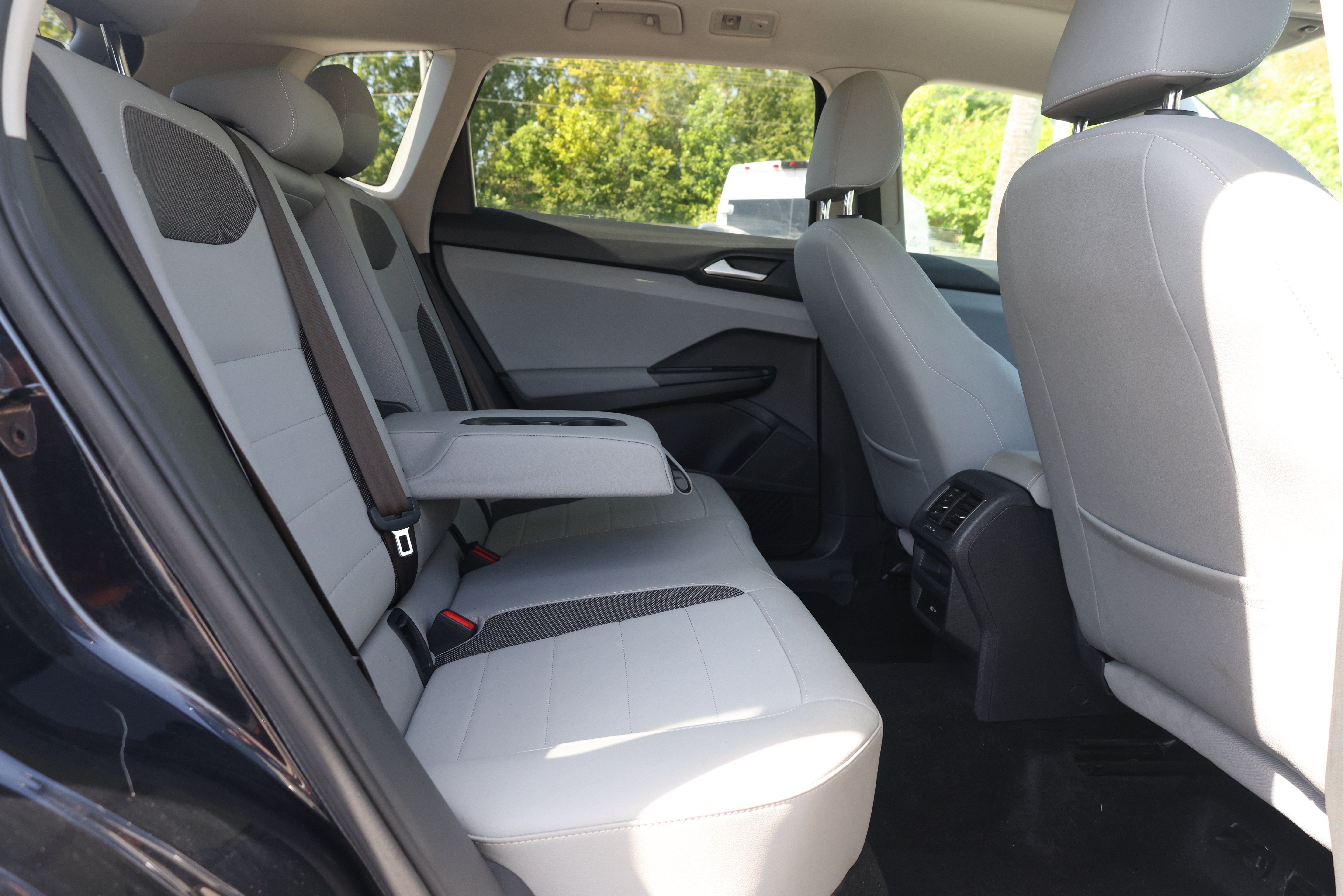 Used 2022 Volkswagen Taos SE w/ Panoramic Sunroof Package FWD image 24