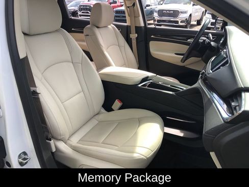 Used 2022 Buick Enclave Premium w/ Surround and Sites Package FWD image 6