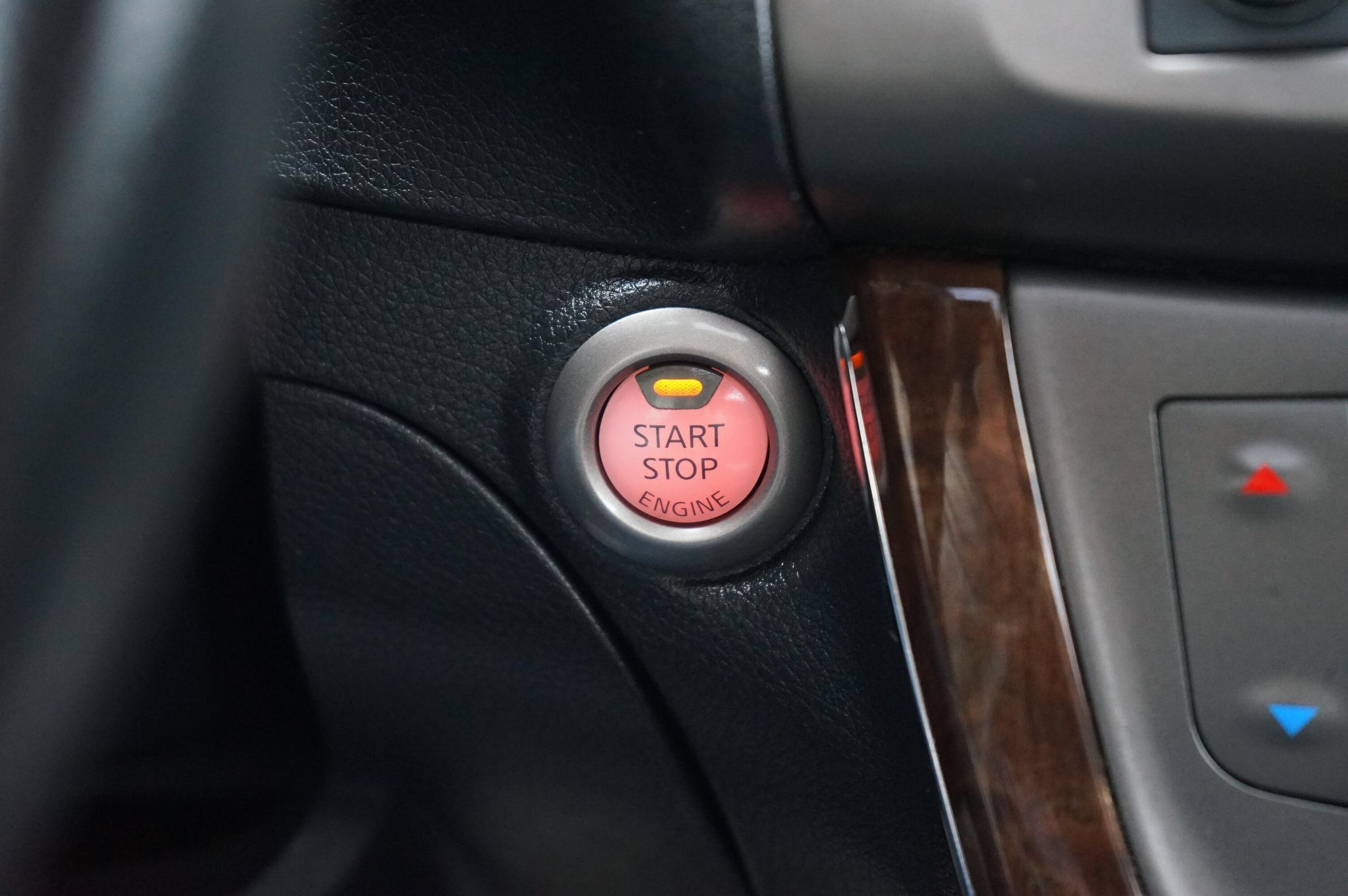 Used 2014 Nissan Sentra SL w/ Premium Package FWD image 19