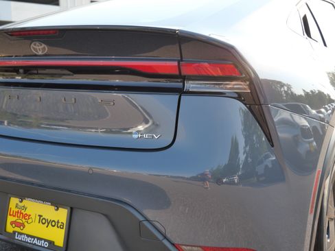 Certified 2025 Toyota Prius LE FWD image 18