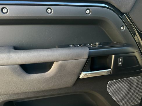 Used 2020 Land Rover Defender 110 S image 10