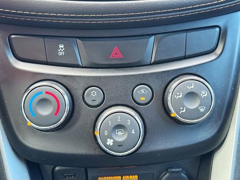 Used 2021 Chevrolet Trax LT image 16