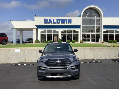 Used 2022 Ford Explorer XLT w/ Equipment Group 202A image 2