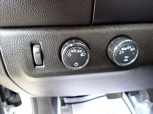 Used 2022 Chevrolet Colorado LT w/ Safety Package image 14