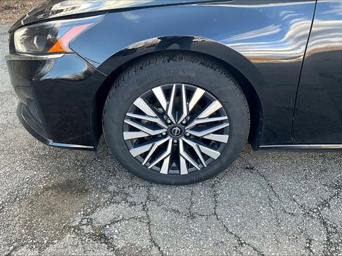 Used 2024 Nissan Altima 2.5 SV image 4