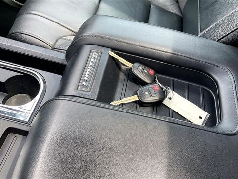 Used 2019 Toyota Tundra Limited w/ Limited Premium Package AWD/4WD image 10