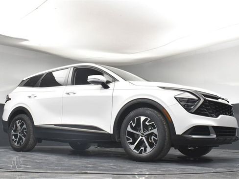 Certified 2025 Kia Sportage EX image 31