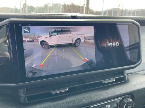 Used 2025 Jeep Gladiator Sport image 22