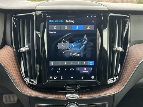 Used 2023 Volvo XC60 B5 Plus w/ Climate Package image 21