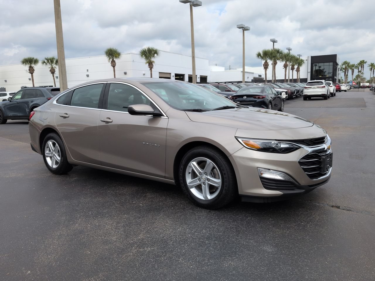 Used 2025 Chevrolet Malibu LS FWD image 2