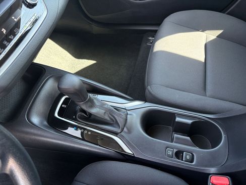 Used 2025 Toyota Corolla LE image 39
