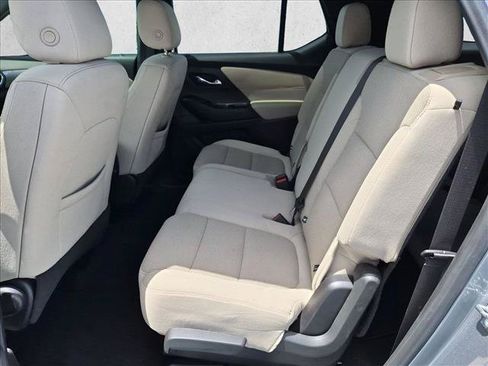 Used 2023 Chevrolet Traverse LS FWD image 17