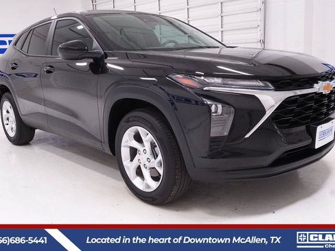 Used 2026 Chevrolet Trax LS w/ LS Convenience Package FWD image 3