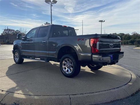 Used 2019 Ford F250 Lariat w/ Lariat Ultimate Package image 4