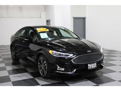 Used 2020 Ford Fusion Titanium image 3