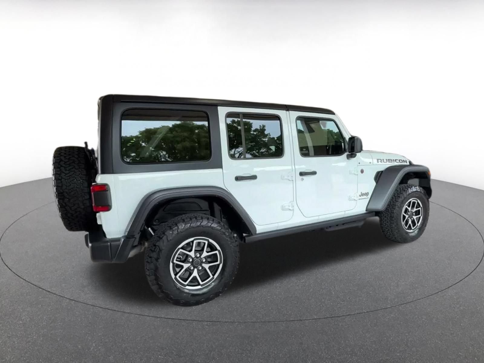 Used 2026 Jeep Wrangler Unlimited Rubicon AWD/4WD image 14