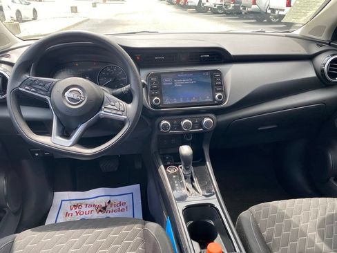 Used 2023 Nissan Kicks SV FWD image 9
