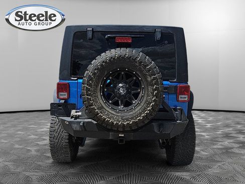 Used 2015 Jeep Wrangler Unlimited Sahara w/ Connectivity Group AWD/4WD image 4