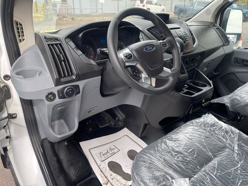 Used 2019 Ford Transit 250 130 Low Roof RWD image 19