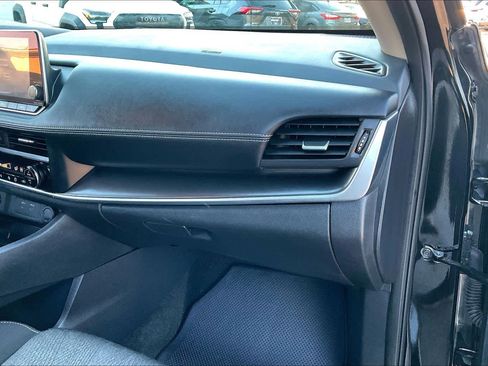 Used 2024 Nissan Rogue SV image 18