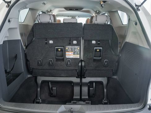 Used 2023 Toyota Sienna LE FWD image 9