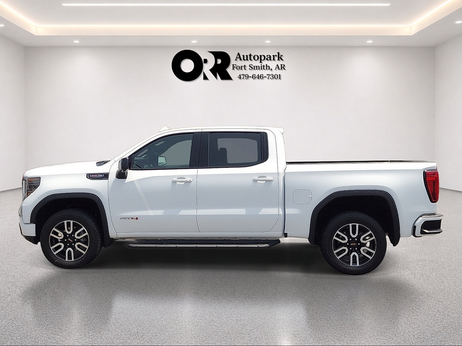 Used 2024 GMC Sierra 1500 AT4 w/ Technology Package AWD/4WD image 3