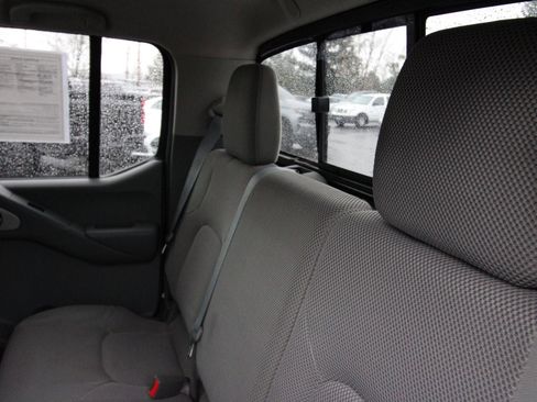 Used 2014 Nissan Frontier SV image 21