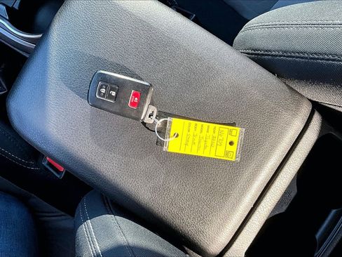 Used 2020 Toyota Tacoma TRD Sport Double Cab 5' Bed AT image 33