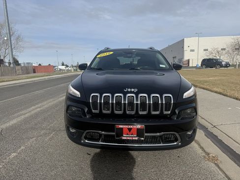 Used 2018 Jeep Cherokee Limited image 2