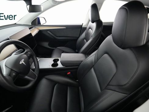 Used 2022 Tesla Model Y Long Range image 7