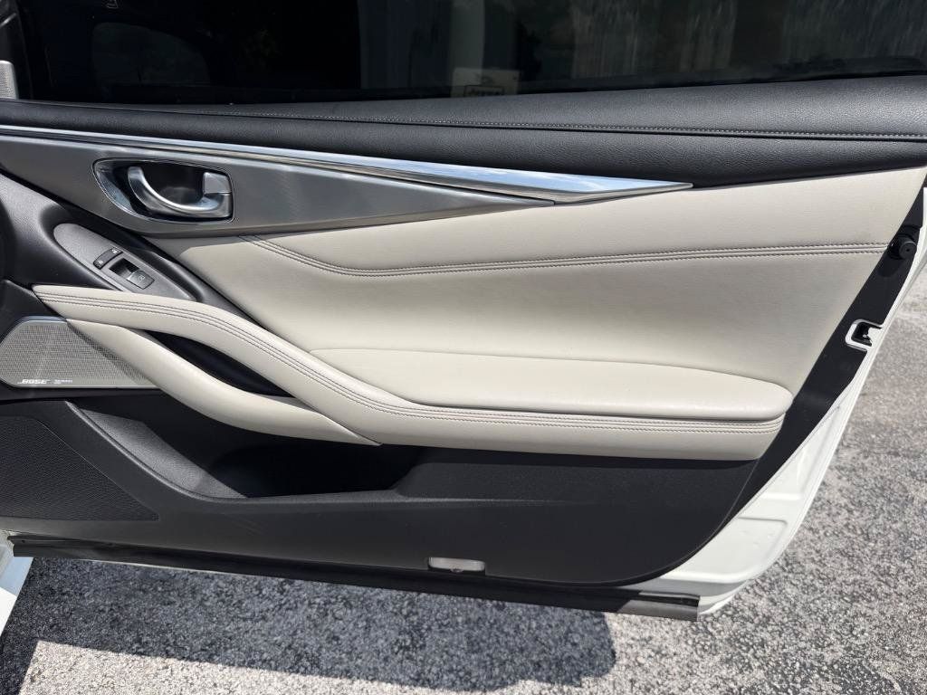 Used 2018 INFINITI Q60 2.0t w/ Sensory Package 2.0T Luxe RWD image 19