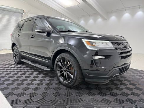 Used 2018 Ford Explorer XLT w/ Equipment Group 202A AWD/4WD image 1