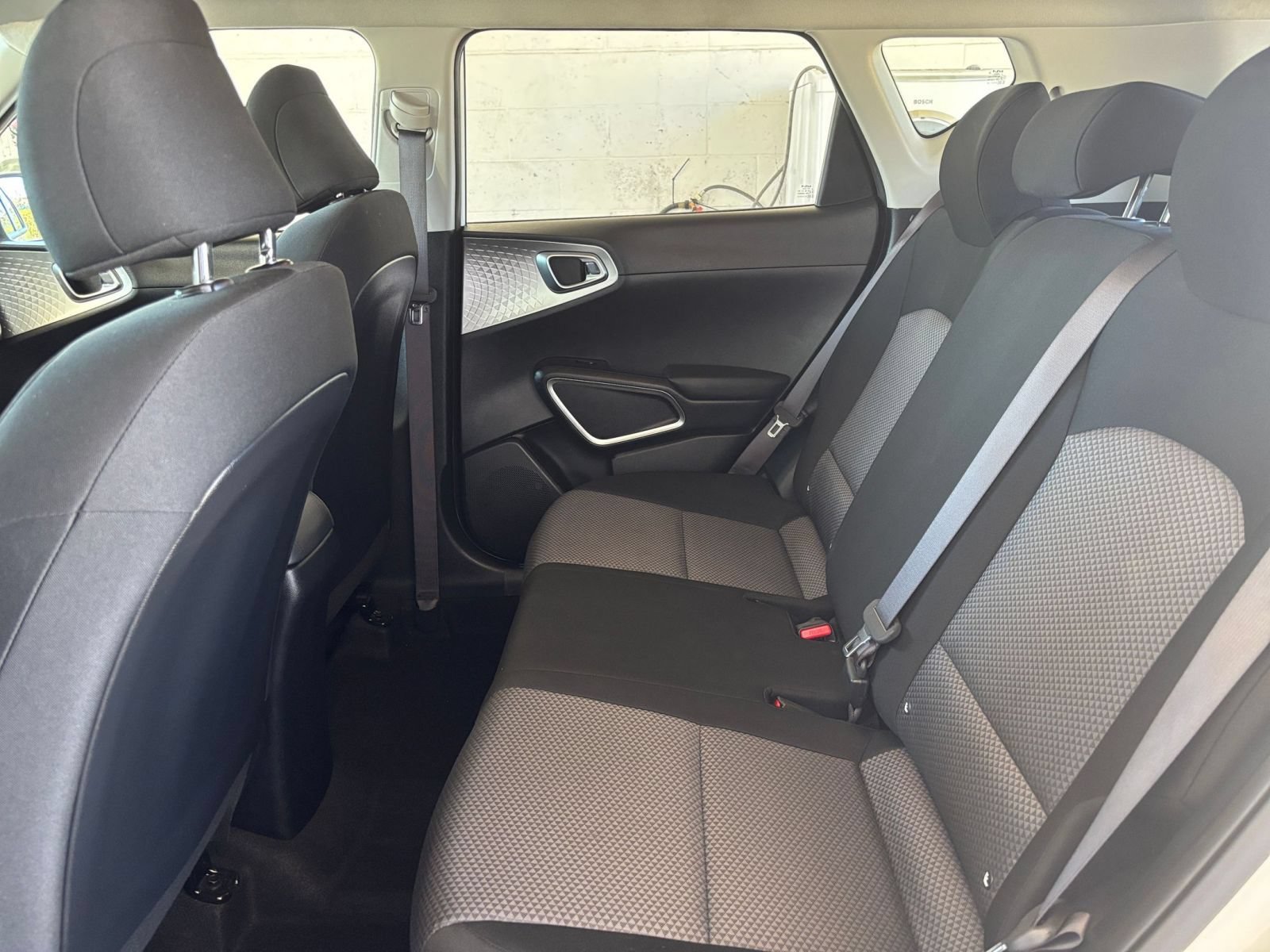 Used 2025 Kia Soul LX w/ LX Technology Package FWD image 22