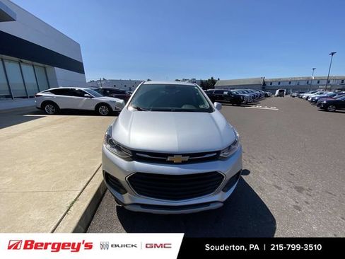 Used 2020 Chevrolet Trax LT w/ LT Convenience Package AWD/4WD image 5