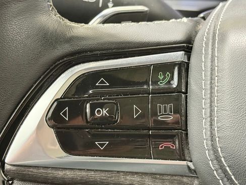 Used 2023 Jeep Grand Cherokee Overland w/ Advanced Protech Group III image 22